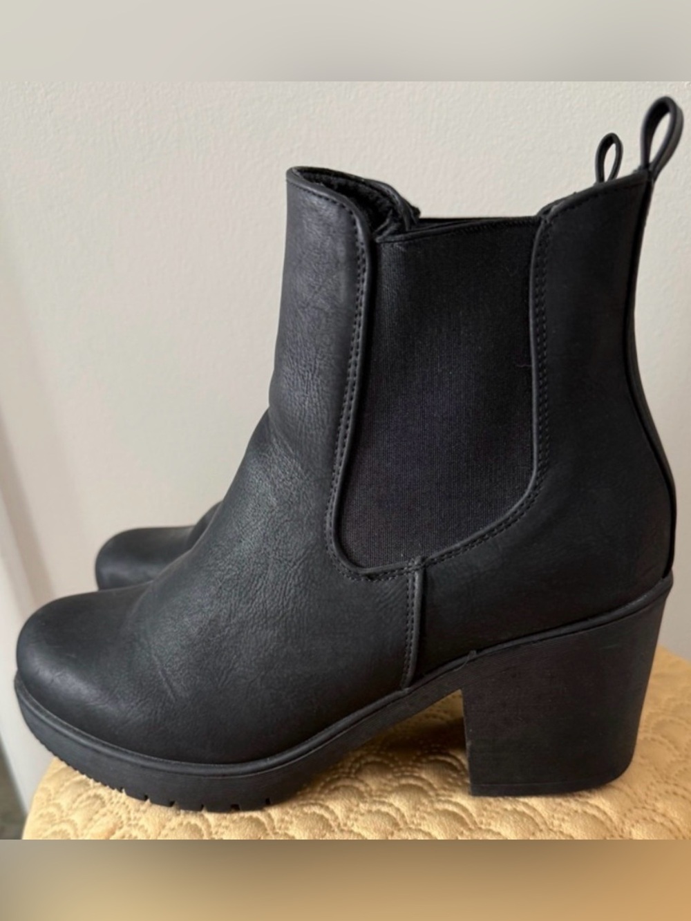 Dream Pairs Chelsea Chunky Heel Ankle Boots with Stretchy Side Panels Size 11